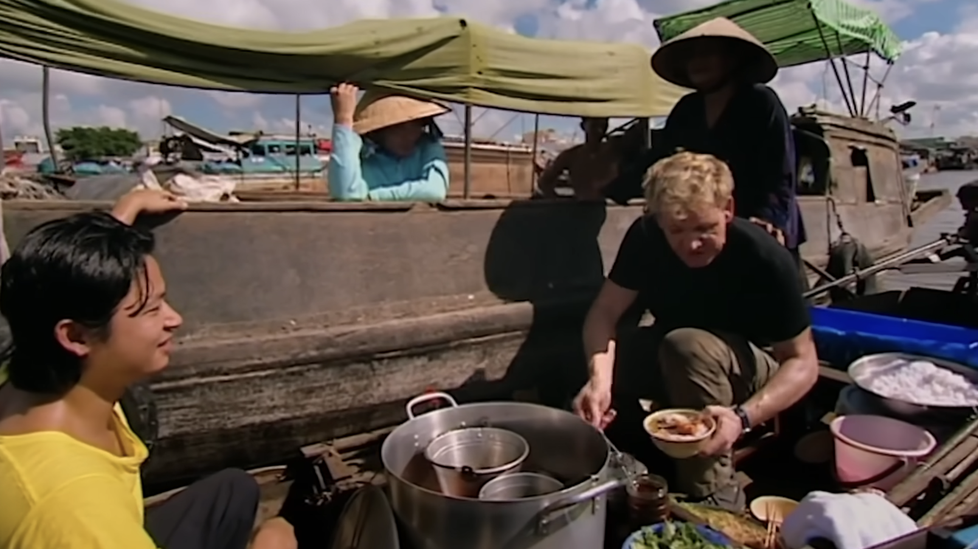 Bà bán hủ tiếu Việt khiến đầu bếp có khối tài sản 220 triệu đô phải Bà bán hủ tiếu Việt khiến đầu bếp có khối tài sản 220 triệu đô phải