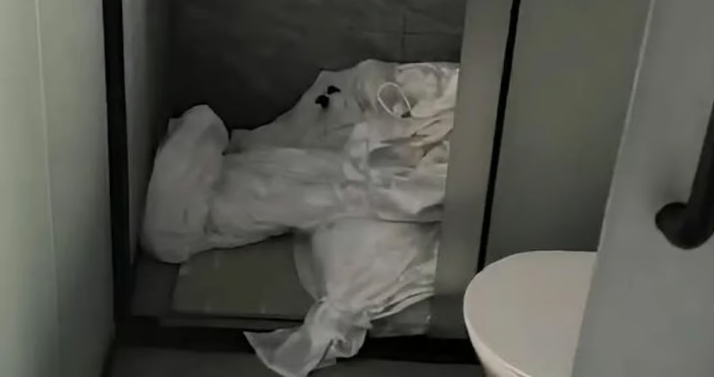 Bị từ chối hủy đặt phòng, khách cố tình xả nước làm ngập phòng khách sạn, sau đó phải đền gấp gần 300 lần số tiền ban đầu- Ảnh 2.