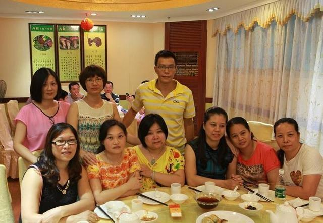 Bỏ về trước để trốn "chia bill" họp lớp, ai ngờ lớp trưởng có hành động khiến tôi cả đời không quên- Ảnh 1.