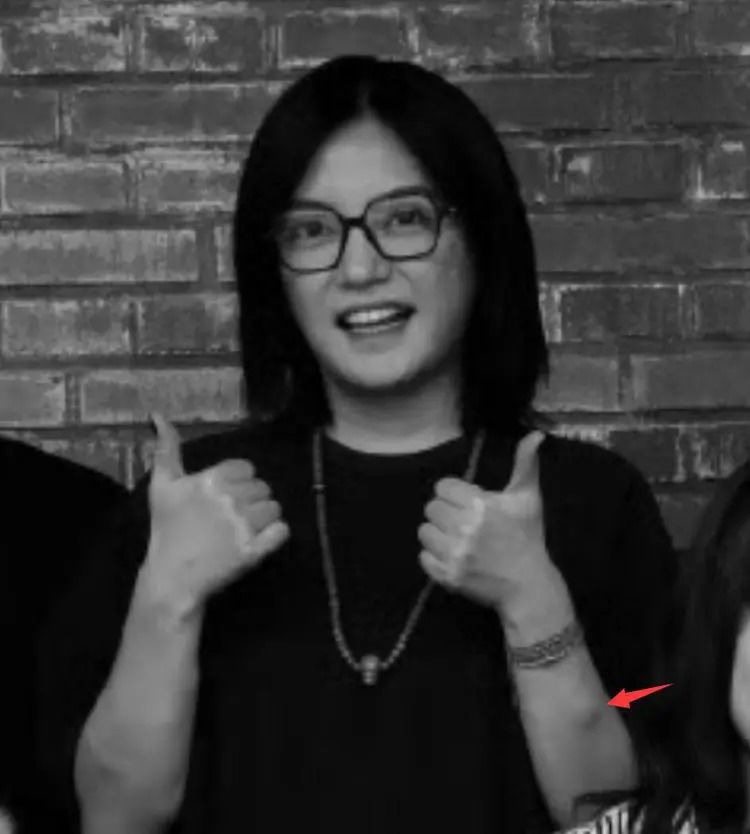 Chuyện gì đang xảy ra với Triệu Vy: Mắc ung thư giai đoạn cuối, đang nguy kịch trong viện?- Ảnh 1. Chuyện gì đang xảy ra với Triệu Vy: Mắc ung thư giai đoạn cuối, đang nguy kịch trong viện?- Ảnh 1.