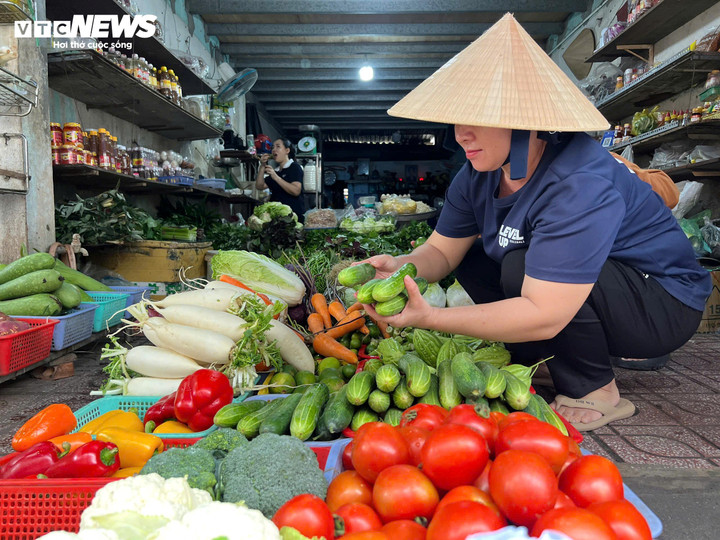 Giá rau xanh tại TP.HCM tăng vọt- Ảnh 6.