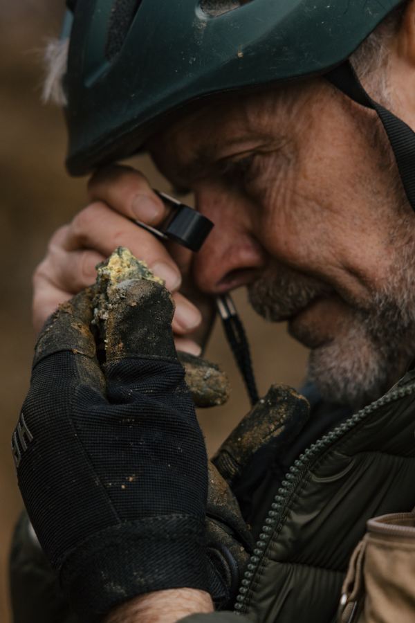 Hứng đòn đau vì Trung Quốc chặn mặt hàng Mỹ không thể sản xuất dù chỉ 1 gram, người dân bỏ qua cả vàng để săn lùng kho báu: Liệu có thoát phụ thuộc Bắc Kinh?- Ảnh 8. Hứng đòn đau vì Trung Quốc chặn mặt hàng Mỹ không thể sản xuất dù chỉ 1 gram, người dân bỏ qua cả vàng để săn lùng kho báu: Liệu có thoát phụ thuộc Bắc Kinh?- Ảnh 8.