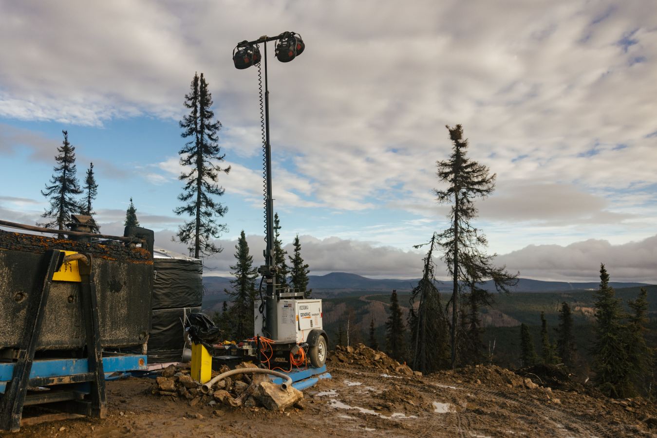 Hứng đòn đau vì Trung Quốc chặn mặt hàng Mỹ không thể sản xuất dù chỉ 1 gram, người dân bỏ qua cả vàng để săn lùng kho báu: Liệu có thoát phụ thuộc Bắc Kinh?- Ảnh 10. Hứng đòn đau vì Trung Quốc chặn mặt hàng Mỹ không thể sản xuất dù chỉ 1 gram, người dân bỏ qua cả vàng để săn lùng kho báu: Liệu có thoát phụ thuộc Bắc Kinh?- Ảnh 10.