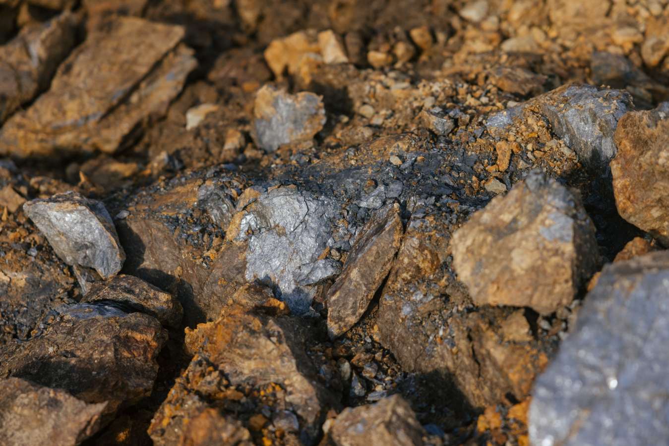 Hứng đòn đau vì Trung Quốc chặn mặt hàng Mỹ không thể sản xuất dù chỉ 1 gram, người dân bỏ qua cả vàng để săn lùng kho báu: Liệu có thoát phụ thuộc Bắc Kinh?- Ảnh 11. Hứng đòn đau vì Trung Quốc chặn mặt hàng Mỹ không thể sản xuất dù chỉ 1 gram, người dân bỏ qua cả vàng để săn lùng kho báu: Liệu có thoát phụ thuộc Bắc Kinh?- Ảnh 11.