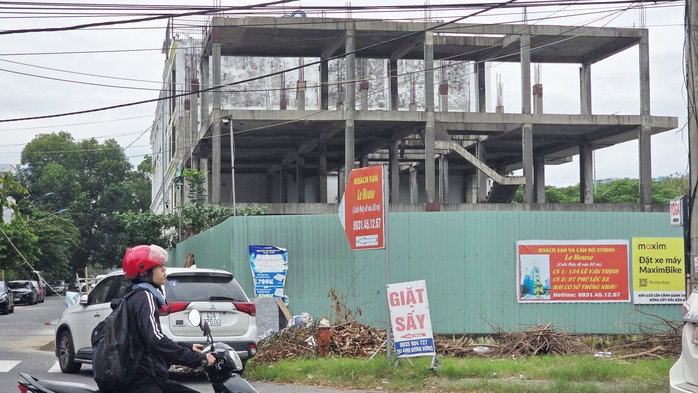 Bỏ chục tỉ mua shophouse ở Đà Nẵng, nhiều người vẫn phải “sống chui”- Ảnh 1. Bỏ chục tỉ mua shophouse ở Đà Nẵng, nhiều người vẫn phải “sống chui”- Ảnh 1.