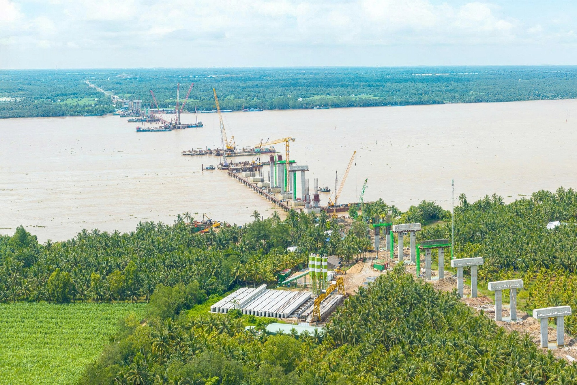 Đèo Cả báo tin vui: Cầu có trụ tháp cao tương đương tòa nhà 35 tầng, nhịp chính dài thứ 2 Việt Nam vừa vượt tiến độ- Ảnh 1. Đèo Cả báo tin vui: Cầu có trụ tháp cao tương đương tòa nhà 35 tầng, nhịp chính dài thứ 2 Việt Nam vừa vượt tiến độ- Ảnh 1.