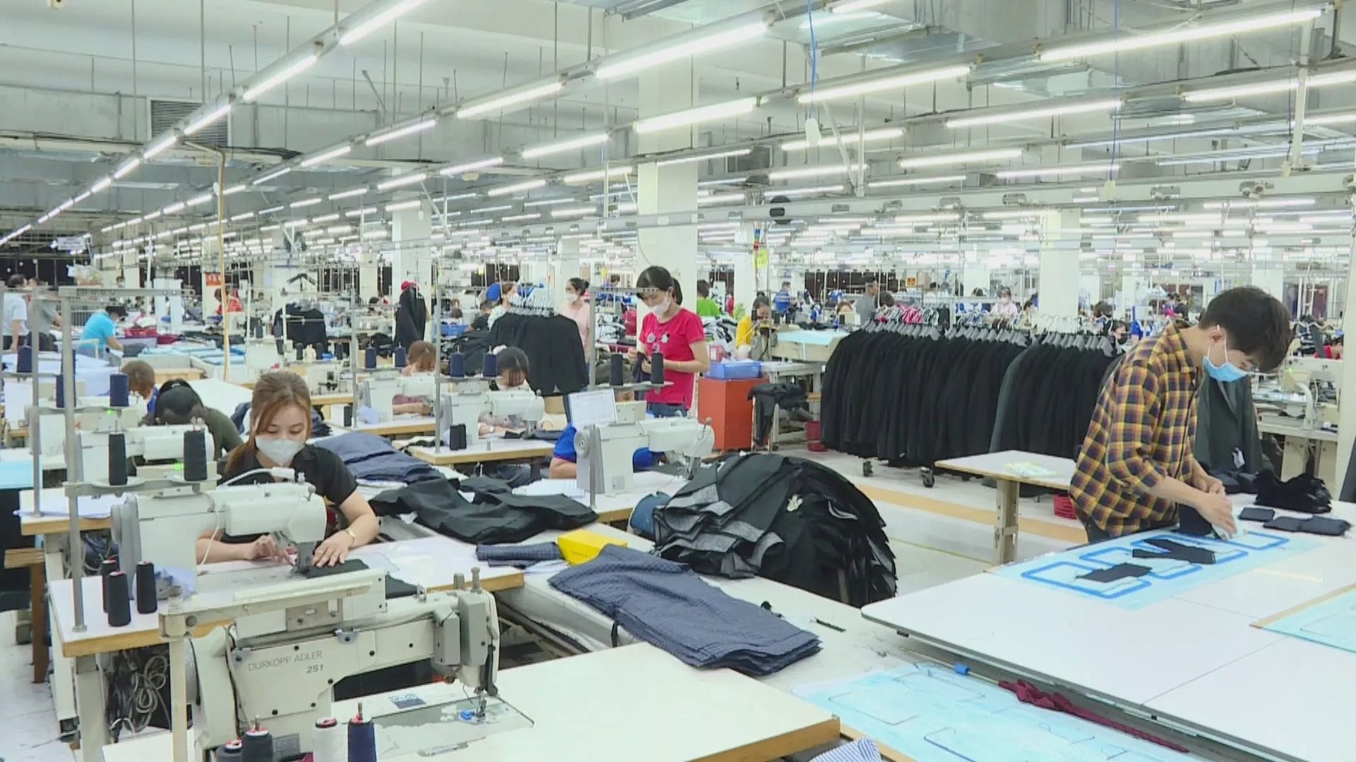 DN xuất khẩu Vinatex, May Sông Hồng, Vĩnh Hoàn, Sao Ta... bước vào giai đoạn thử lửa lớn nhất từ đầu năm- Ảnh 1.