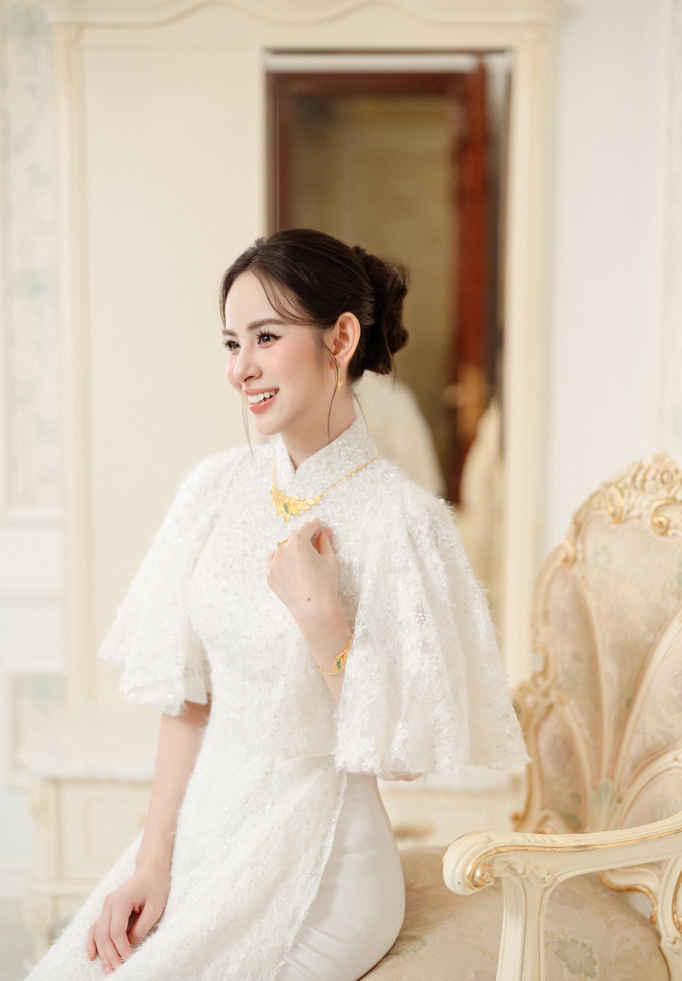 Lễ đón dâu của Hương Liên: Cô dâu đeo sính lễ 200 triệu khoe viusal nức nở, 1 chi tiết bí ẩn gây bàn tán- Ảnh 4.