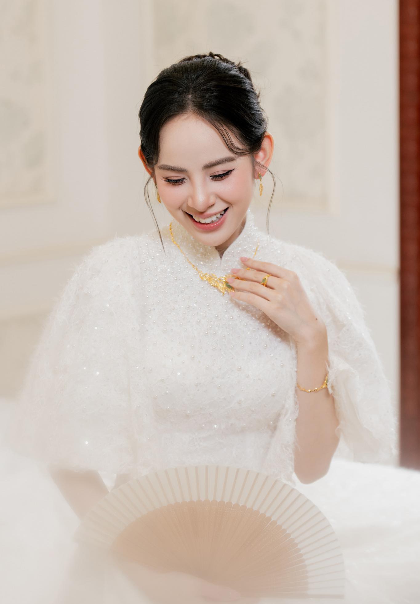 Lễ đón dâu của Hương Liên: Cô dâu đeo sính lễ 200 triệu khoe viusal nức nở, 1 chi tiết bí ẩn gây bàn tán- Ảnh 5.