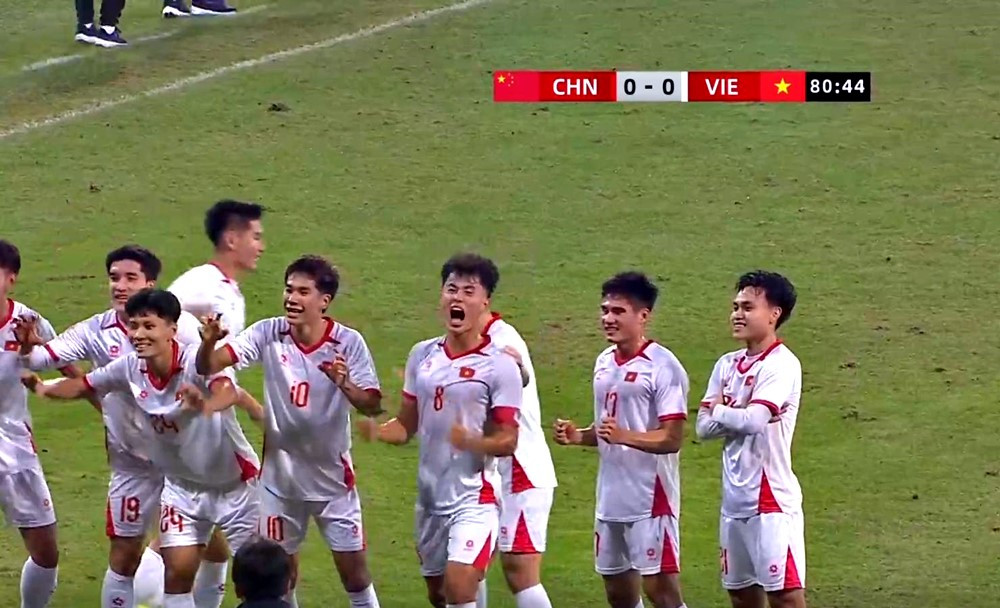 Tuyển Việt Nam bùng nổ, gieo sầu cho Trung Quốc, thẳng hướng ngôi vô địch tại đất khách- Ảnh 2. Tuyển Việt Nam bùng nổ, gieo sầu cho Trung Quốc, thẳng hướng ngôi vô địch tại đất khách- Ảnh 2.