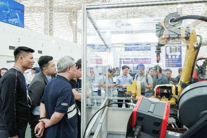 Hàng trăm gian hàng của doanh nghiệp Việt Nam và Mỹ, Đức, Nhật Bản, Hàn Quốc... tham dự  Tuần lễ Công nghiệp và Công nghệ Việt Nam 2025- Ảnh 4.