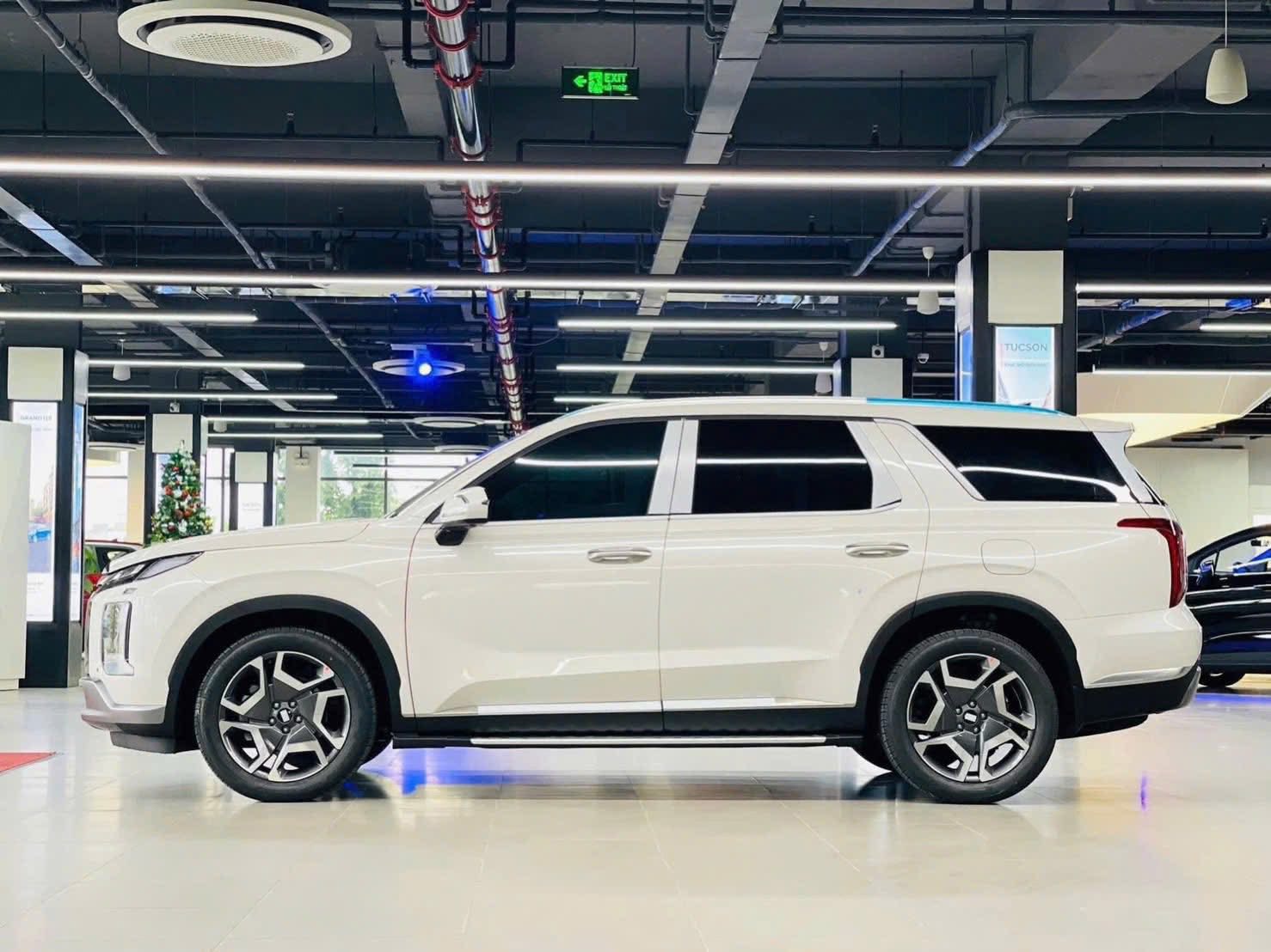Hyundai Palisade tiếp tục ưu đãi ‘khủng’: Giảm 200 triệu tiền mặt, xuống cạnh tranh với Everest, Fortuner- Ảnh 2. Hyundai Palisade tiếp tục ưu đãi ‘khủng’: Giảm 200 triệu tiền mặt, xuống cạnh tranh với Everest, Fortuner- Ảnh 2.