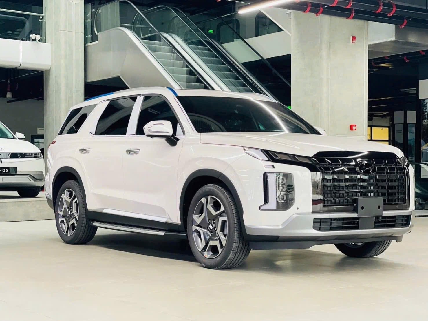 Hyundai Palisade tiếp tục ưu đãi ‘khủng’: Giảm 200 triệu tiền mặt, xuống cạnh tranh với Everest, Fortuner- Ảnh 1. Hyundai Palisade tiếp tục ưu đãi ‘khủng’: Giảm 200 triệu tiền mặt, xuống cạnh tranh với Everest, Fortuner- Ảnh 1.