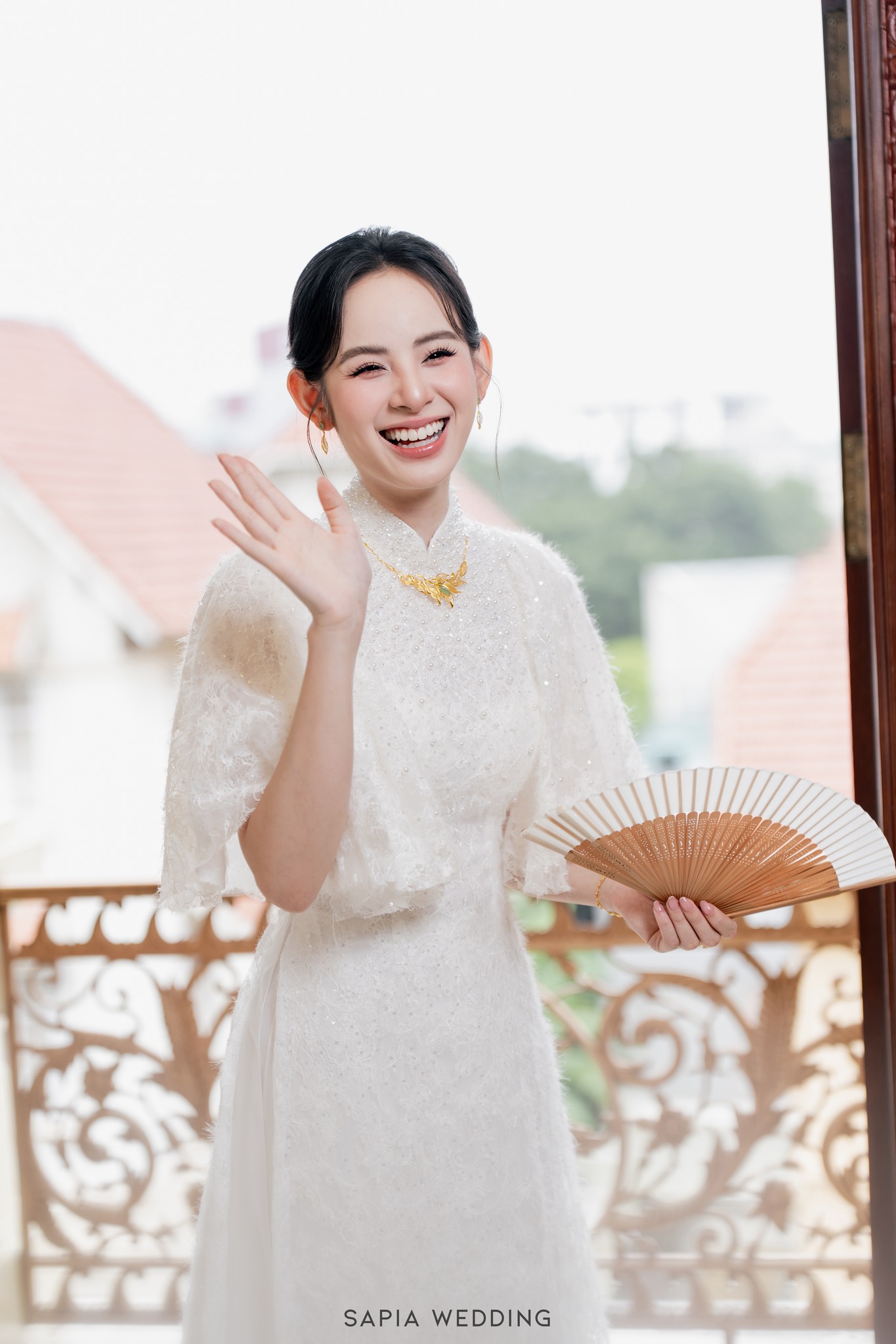 Chân dung thiếu gia Việt cưới mỹ nhân có "nụ cười triệu view" hot nhất hôm nay- Ảnh 1.