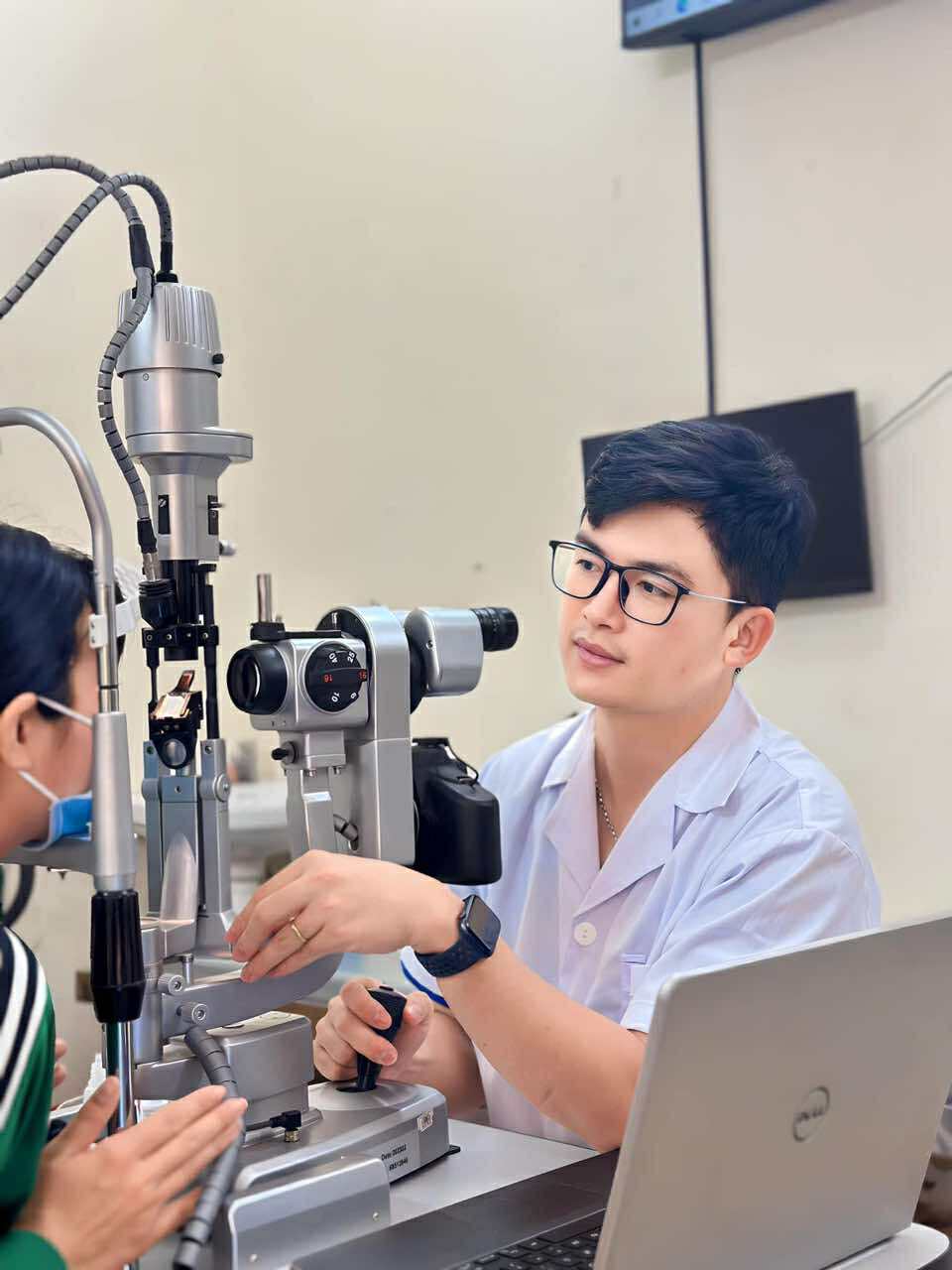 Cựu thí sinh Olympia visual như nam thần, giờ là bác sĩ 4 lần lên truyền hình, vợ đẹp tiết lộ: "Khoe ảnh vui vui, ai dè... HOT"- Ảnh 6. Cựu thí sinh Olympia visual như nam thần, giờ là bác sĩ 4 lần lên truyền hình, vợ đẹp tiết lộ: "Khoe ảnh vui vui, ai dè... HOT"- Ảnh 6.