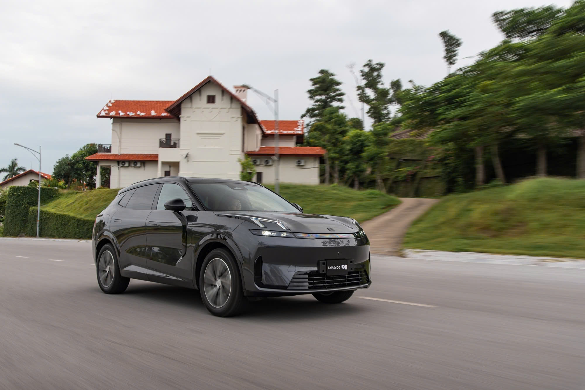 Trải nghiệm Lynk & Co 08: Thiết kế tinh gọn, vận hành êm ái, nhiều tiện nghi hỗ trợ- Ảnh 3.