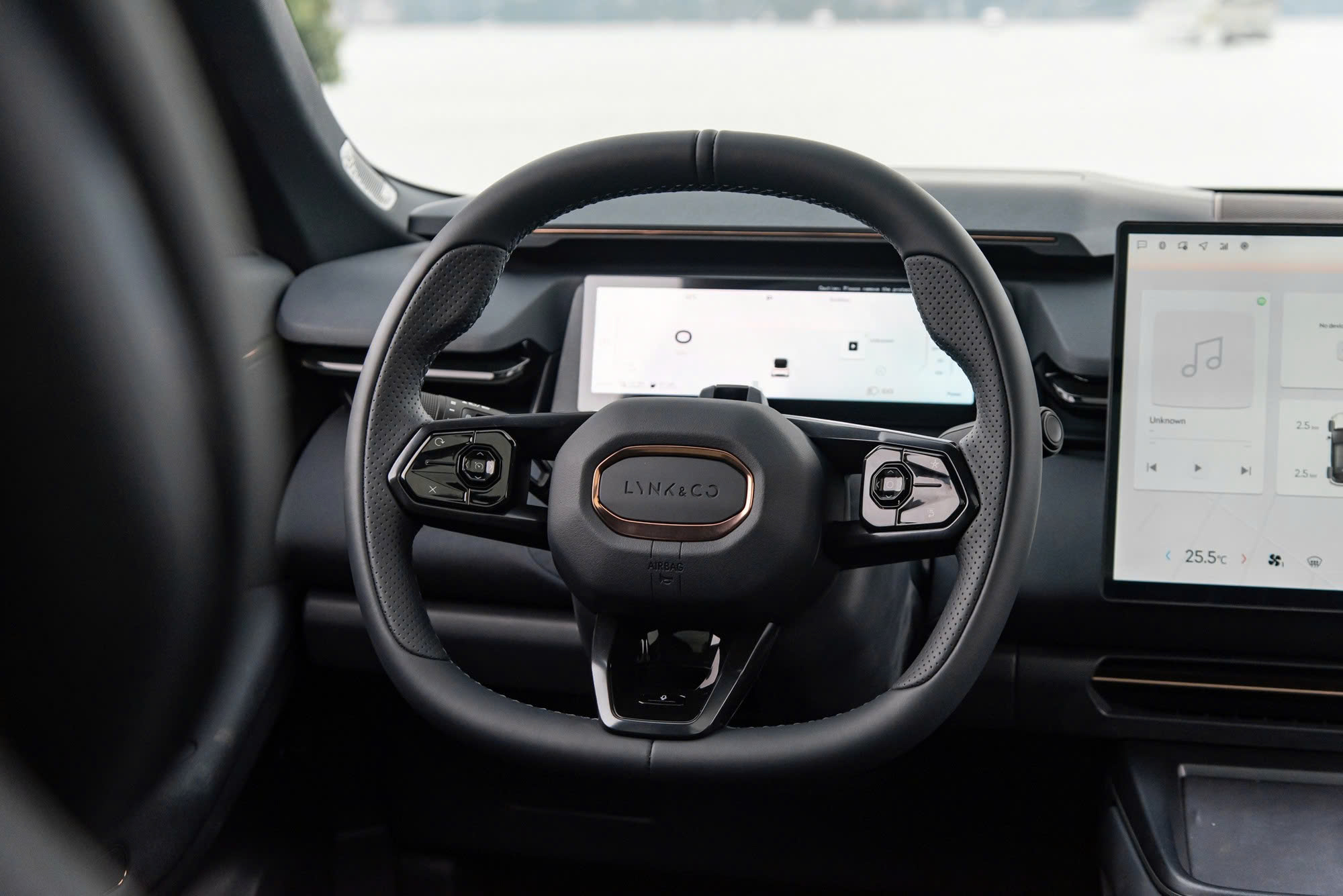 Trải nghiệm Lynk & Co 08: Thiết kế tinh gọn, vận hành êm ái, nhiều tiện nghi hỗ trợ- Ảnh 4.
