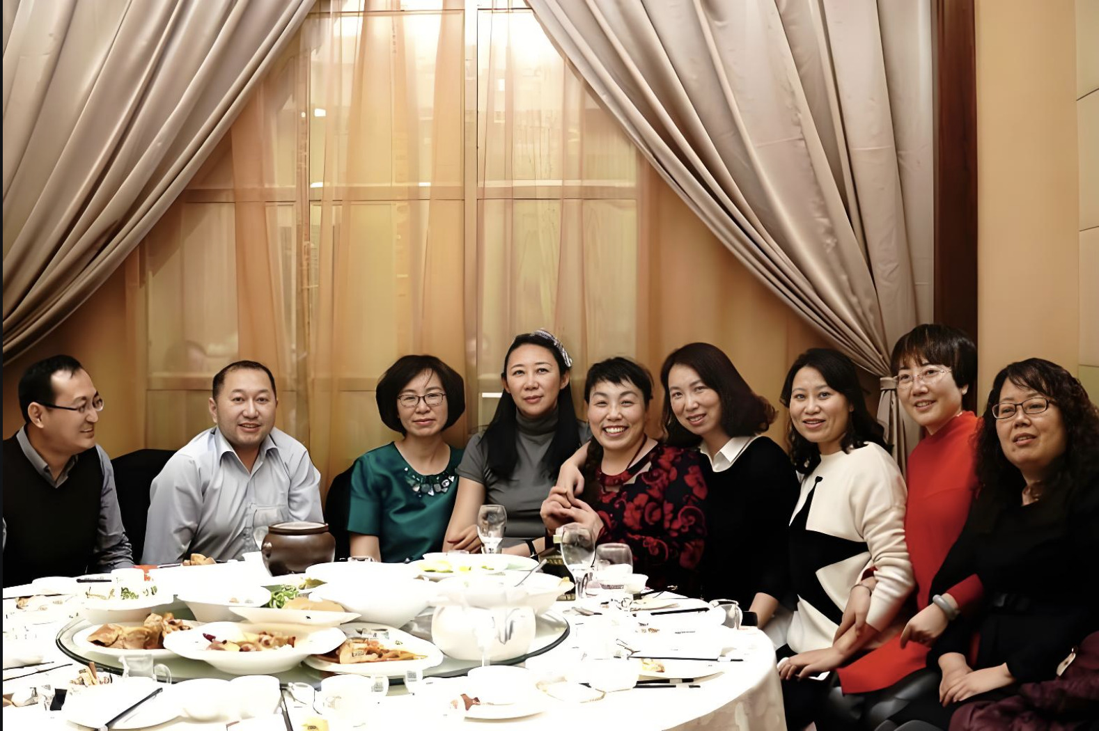 Họp lớp mời 15 người, đến nơi 30 người ăn hết 100 triệu: Nữ chủ tiệc vẫn trả nổi nhưng muốn dạy “một bài học nhớ đời”- Ảnh 2.