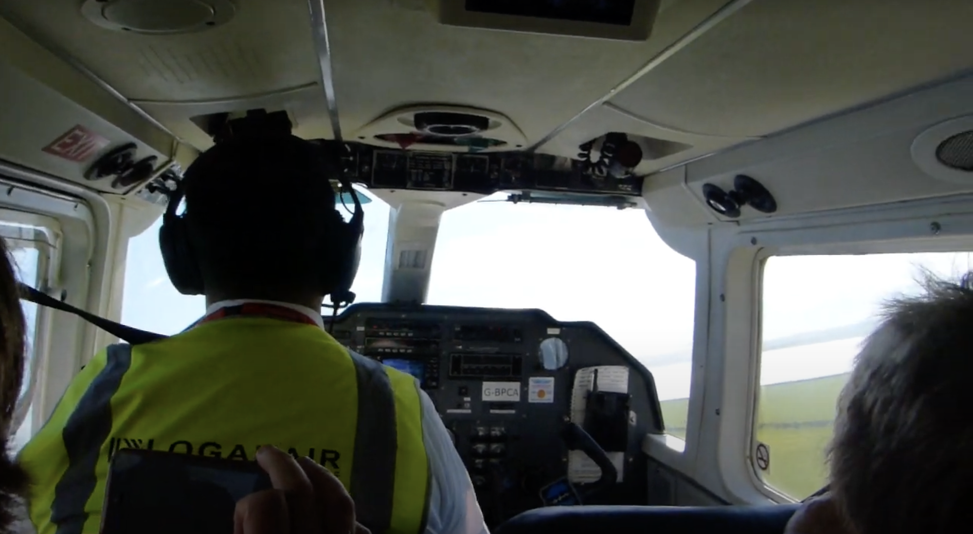 Chuyến bay chưa đến 1 phút đã hạ cánh- Ảnh 2.