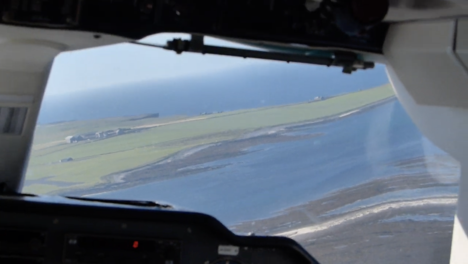 Chuyến bay chưa đến 1 phút đã hạ cánh- Ảnh 3.