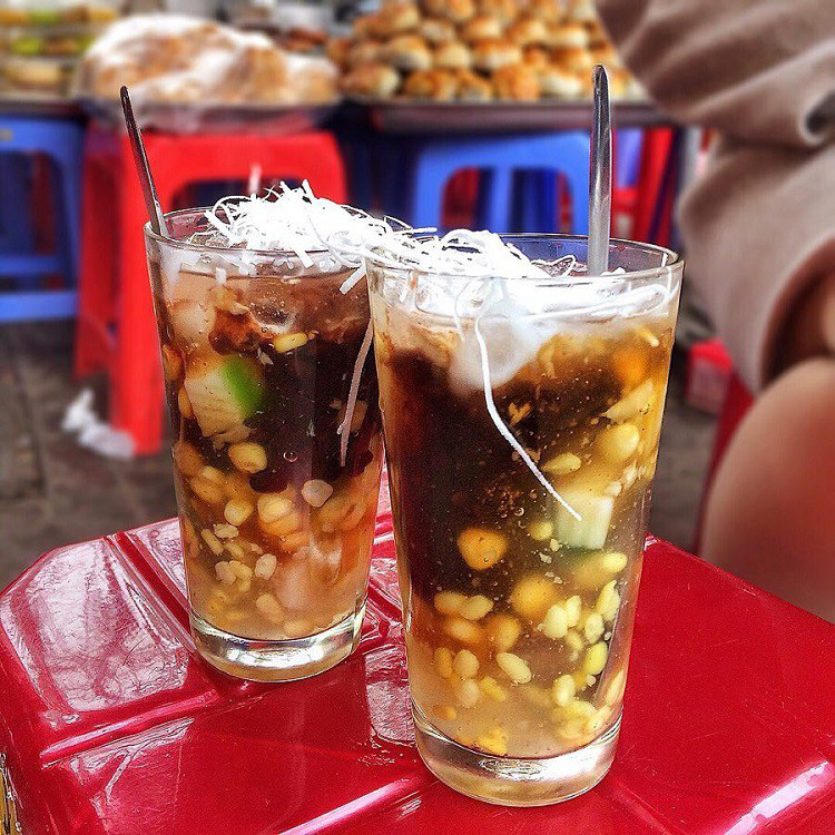 Khách Tây trầm trồ khi ăn món bình dân chỉ vài nghìn trong chợ Việt, nhận xét: Khách Tây trầm trồ khi ăn món bình dân chỉ vài nghìn trong chợ Việt, nhận xét: