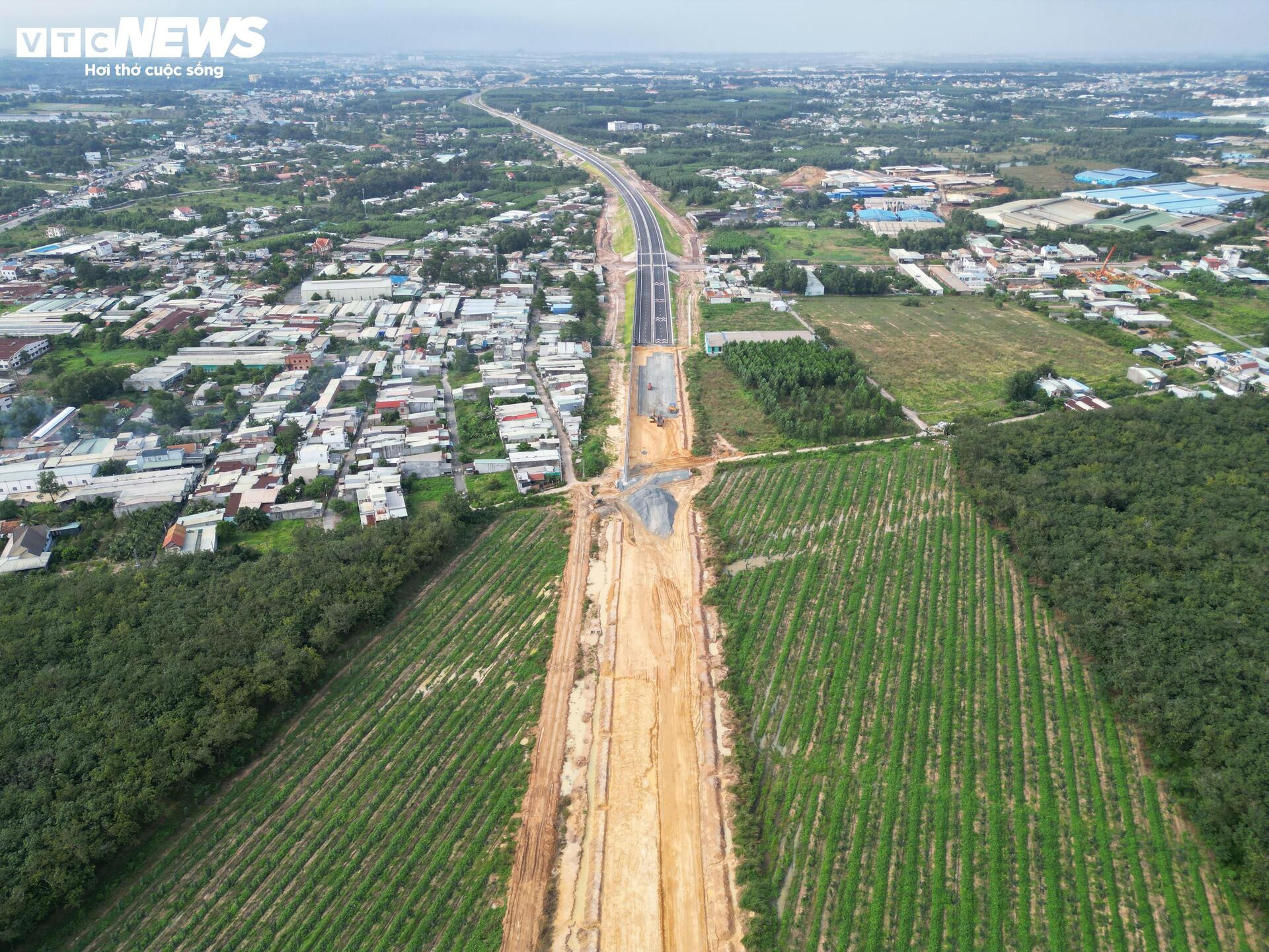 Cận kề ngày thông xe, cao tốc Biên Hòa - Vũng Tàu qua Đồng Nai hiện ra sao?- Ảnh 1.