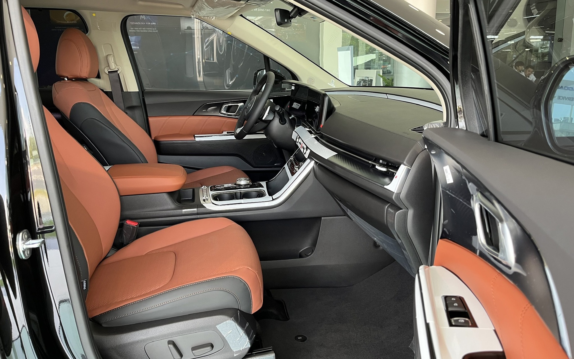 Kia Carnival máy xăng dọn kho giảm giá gần 400 triệu đồng tại đại lý, chạy đều 100km/ngày thì tiền tiết kiệm đủ đổ xăng 6 năm- Ảnh 5.