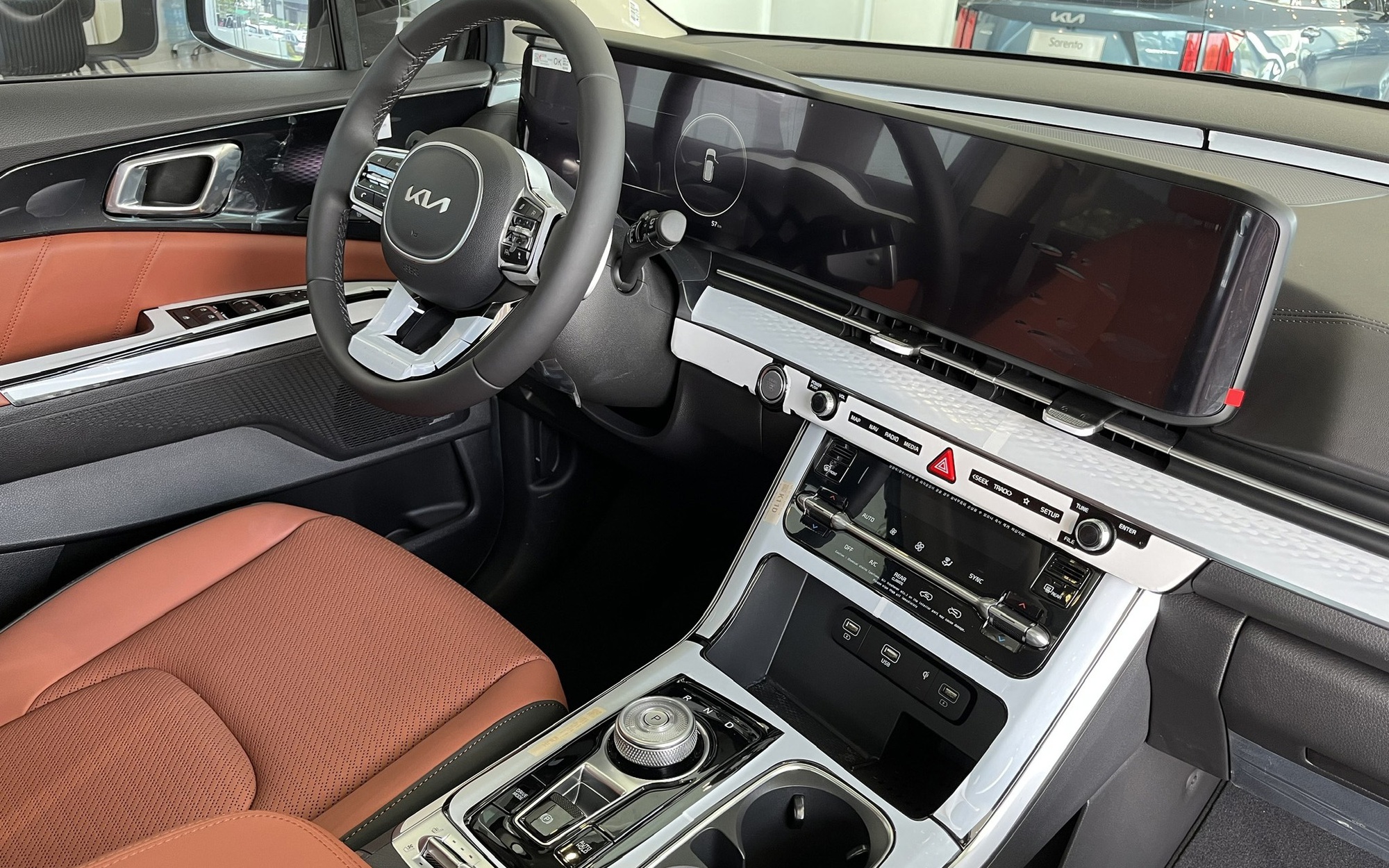 Kia Carnival máy xăng dọn kho giảm giá gần 400 triệu đồng tại đại lý, chạy đều 100km/ngày thì tiền tiết kiệm đủ đổ xăng 6 năm- Ảnh 4.