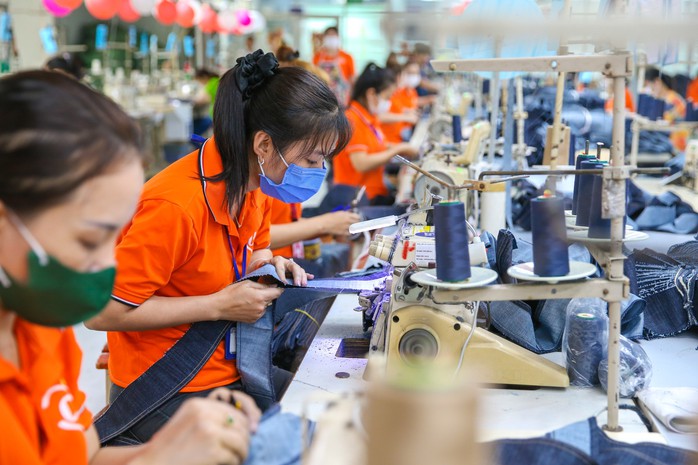 Tăng lương tối thiểu vùng từ 1-1-2026: Đã tính đến bối cảnh kinh tế - xã hội- Ảnh 1. Tăng lương tối thiểu vùng từ 1-1-2026: Đã tính đến bối cảnh kinh tế - xã hội- Ảnh 1.