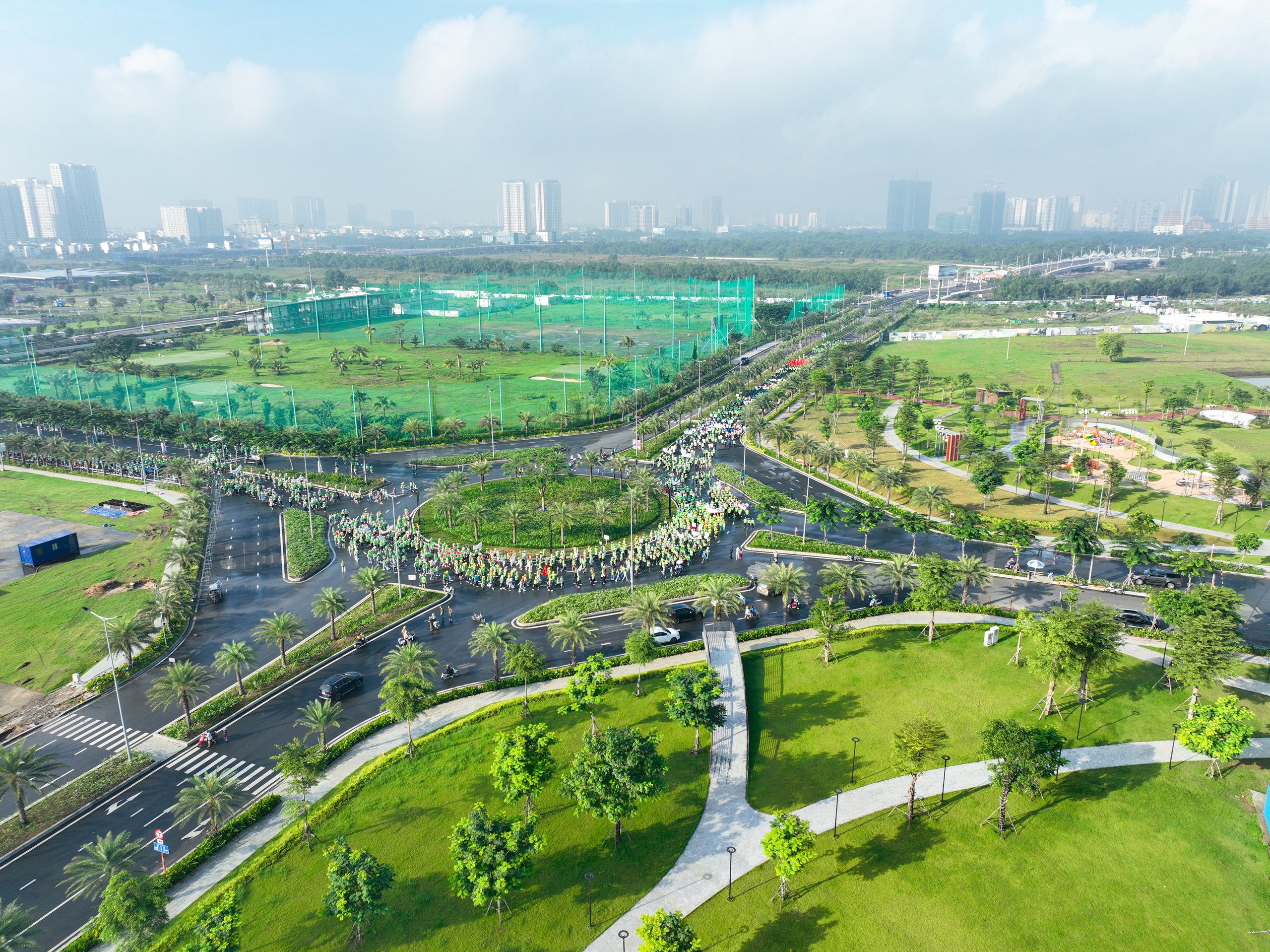 Hàng vạn người dân khu Đông TPHCM vui mừng khôn xiết khi tuyến đường định hình lại giao thông khu vực đã thông tuyến- Ảnh 4.