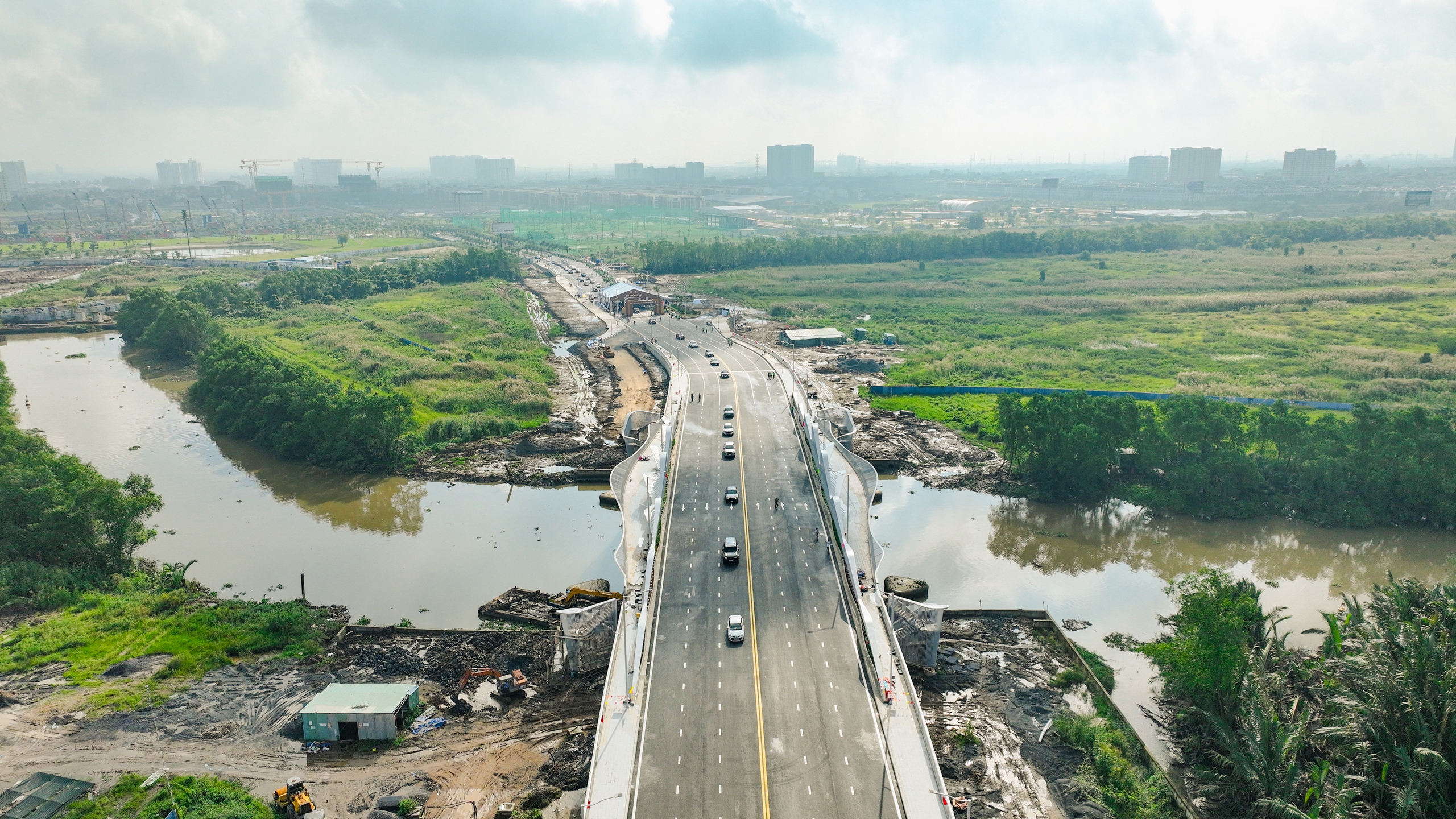 Hàng vạn người dân khu Đông TPHCM vui mừng khôn xiết khi tuyến đường định hình lại giao thông khu vực đã thông tuyến- Ảnh 3.