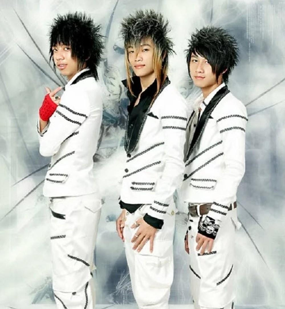 Bức ảnh cả lớp đu trend khiến hội 9X cười sảng: Hỏi sao xưa thầy cô ngứa mắt tụi mình!- Ảnh 12. Bức ảnh cả lớp đu trend khiến hội 9X cười sảng: Hỏi sao xưa thầy cô ngứa mắt tụi mình!- Ảnh 12.