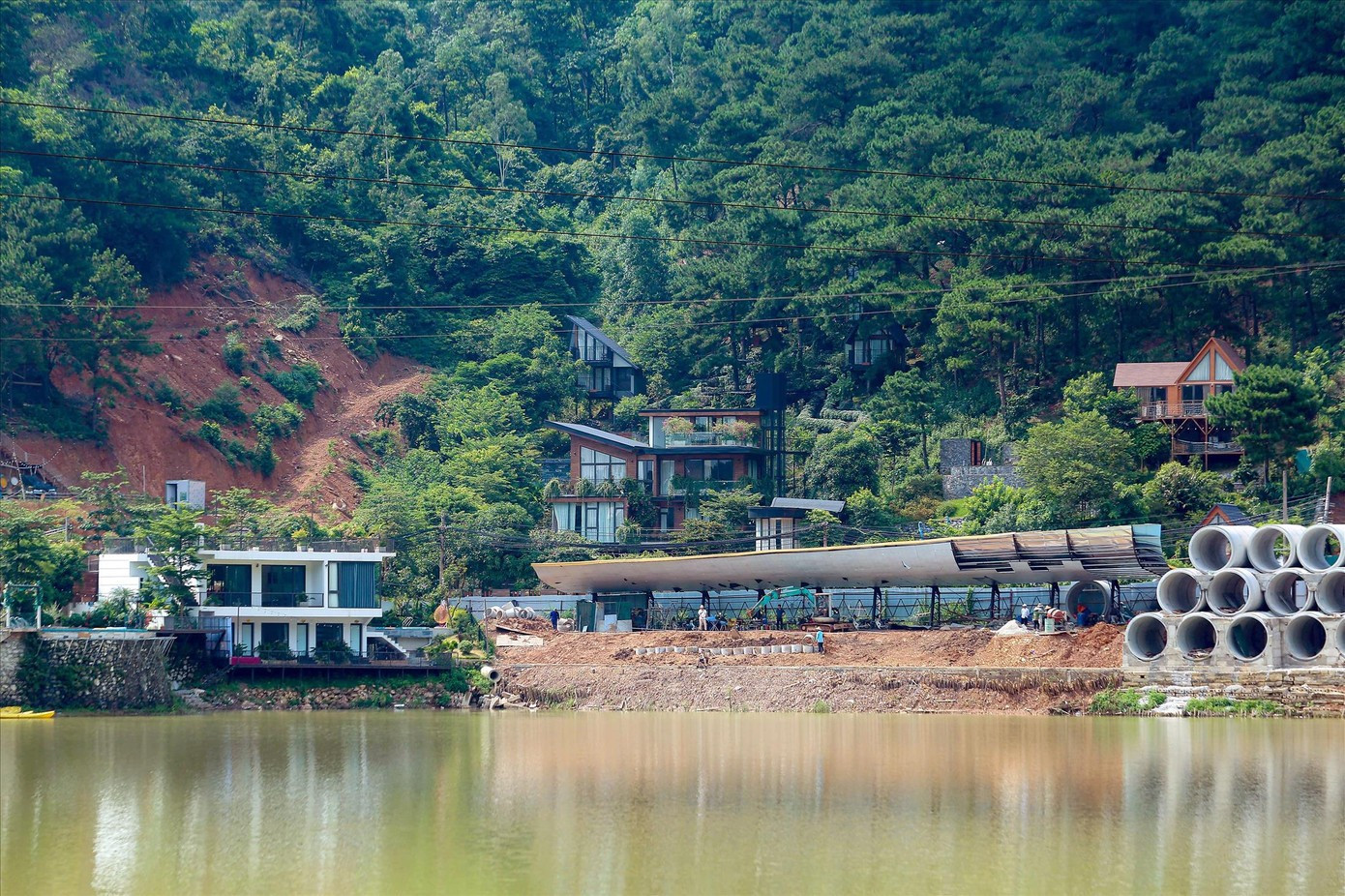 Lấn chiếm hồ Hà Nội: Các xã, phường chưa thực hiện chỉ đạo xử lý vi phạm- Ảnh 2.