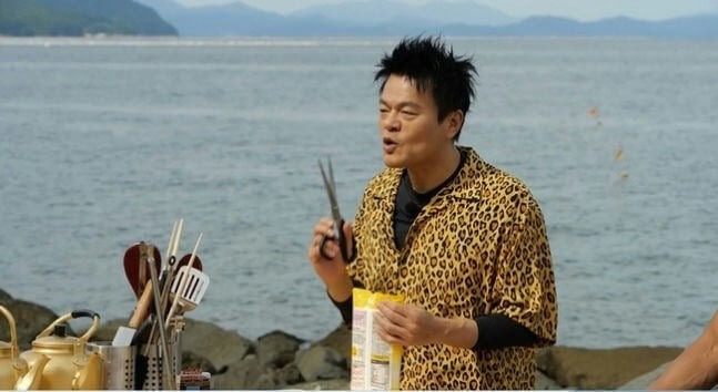 Sự gia trưởng hết cứu của Chủ tịch showbiz- Ảnh 2.