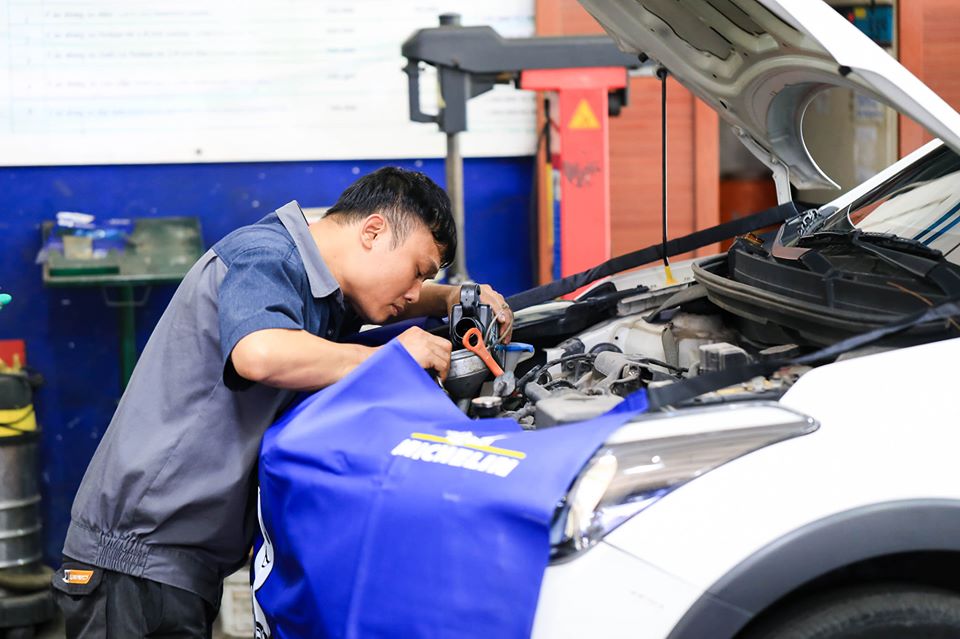 Nhiều chủ xe ô tô sẽ phải ân hận vì suy nghĩ “chạy quá một chút rồi thay dầu cũng chả sao”- Ảnh 1. Nhiều chủ xe ô tô sẽ phải ân hận vì suy nghĩ “chạy quá một chút rồi thay dầu cũng chả sao”- Ảnh 1.