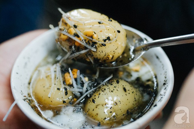 Khách Tây trầm trồ khi ăn món bình dân chỉ vài nghìn trong chợ Việt, nhận xét: Khách Tây trầm trồ khi ăn món bình dân chỉ vài nghìn trong chợ Việt, nhận xét: