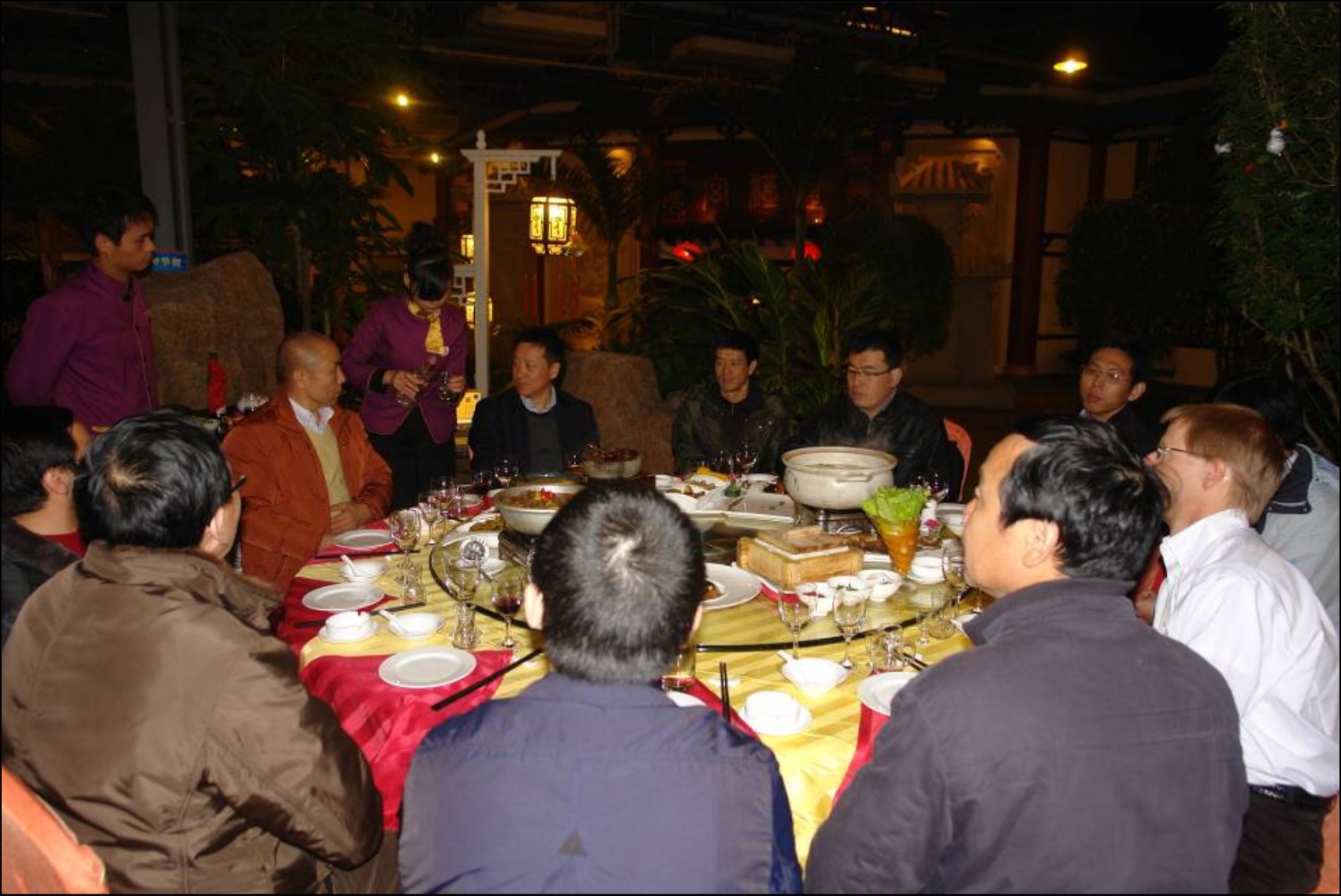 Người giàu nhất buổi họp lớp- Ảnh 1.