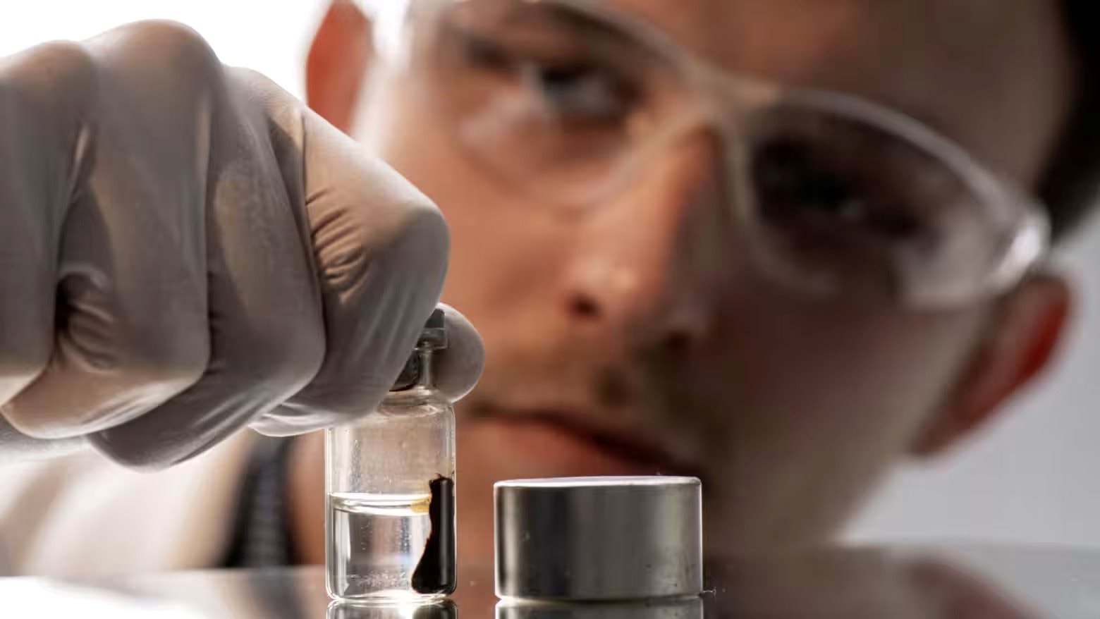 Lo sợ 1 triệu việc làm bị thổi bay, nền kinh tế lớn thứ 3 thế giới tìm cách tái chế đất hiếm nhưng ‘mọi thứ đều bị Trung Quốc bao vây’- Ảnh 1.