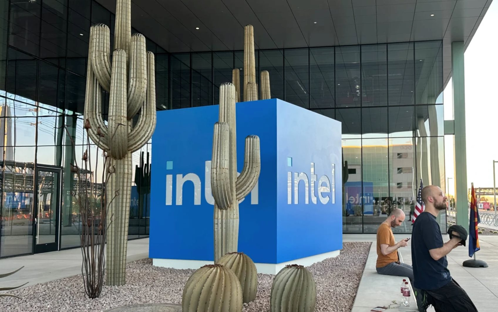 Nước Mỹ âm thầm bá chủ ngành chip nhờ Sa mạc Silicon: Loạt đại bàng TSMC, Intel đều đến làm tổ- Ảnh 2.