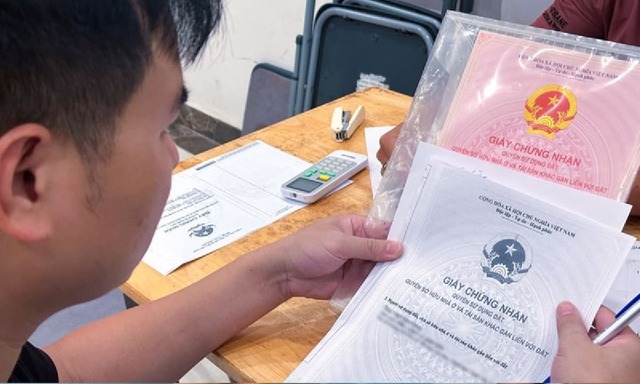 Hướng dẫn nộp sổ đỏ thông qua ứng dụng VNeID- Ảnh 1.