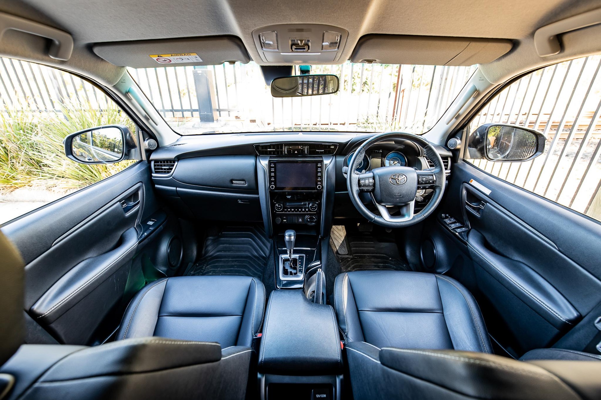 Hồi chuông cảnh báo của Toyota Fortuner: Bị loại khỏi danh mục sản phẩm ở thị trường này vì khách đổ xô sang Land Cruiser, Prado- Ảnh 3.