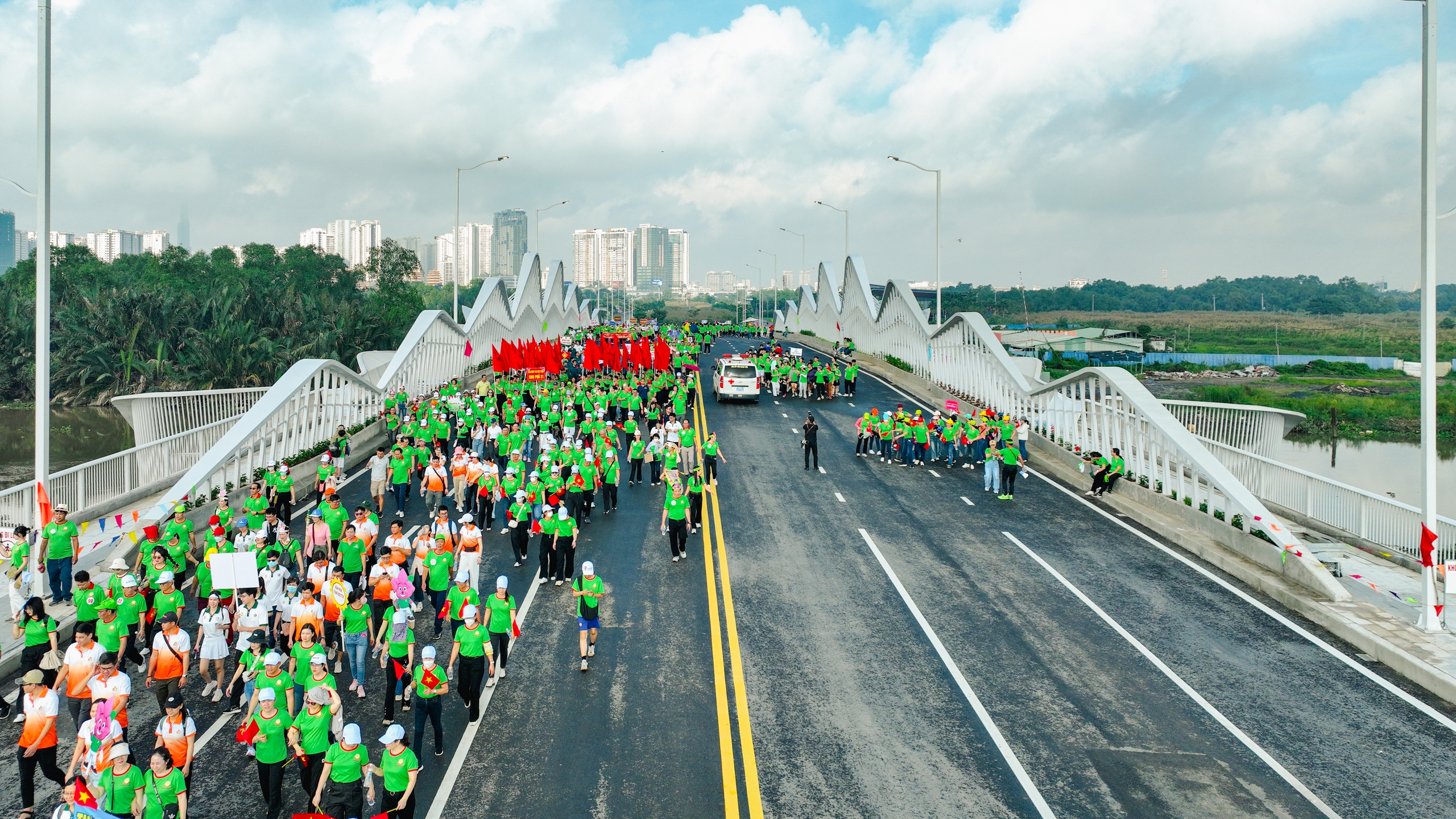 Hàng vạn người dân khu Đông TPHCM vui mừng khôn xiết khi tuyến đường định hình lại giao thông khu vực đã thông tuyến- Ảnh 5.