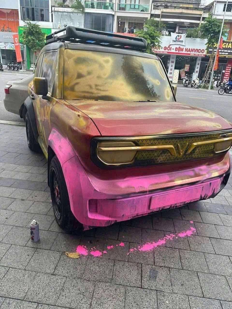 Ô tô bị xịt sơn giữa đêm ở Hà Tĩnh, công an xác định thủ phạm bất ngờ- Ảnh 1. Ô tô bị xịt sơn giữa đêm ở Hà Tĩnh, công an xác định thủ phạm bất ngờ- Ảnh 1.