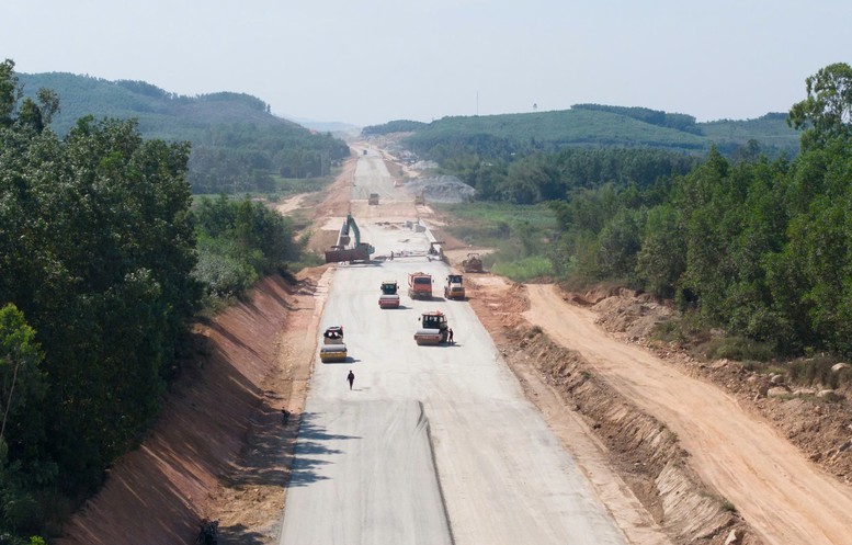 Đẩy nhanh tiến độ 4 dự án cao tốc Bắc – Nam, bảo đảm hoàn thành đúng dịp 19/12/2025- Ảnh 1.