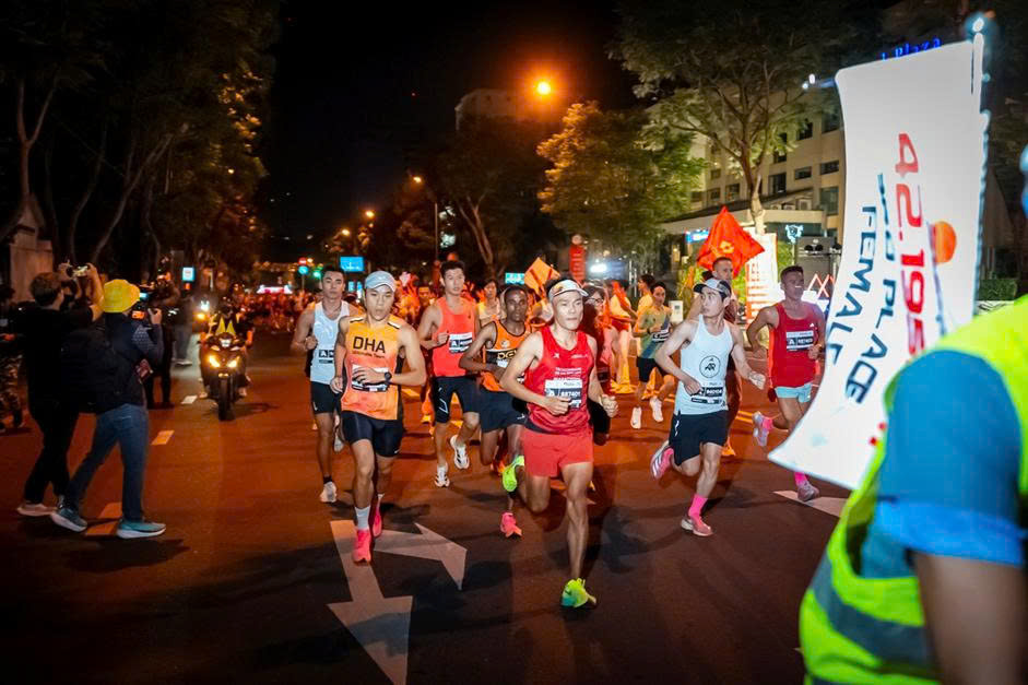 Lan tỏa “Bước chạy vì một Việt Nam vượt trội”, hàng chục ngàn người cùng Techcombank trao cơ hội bước đi cho trẻ em Việt- Ảnh 1.