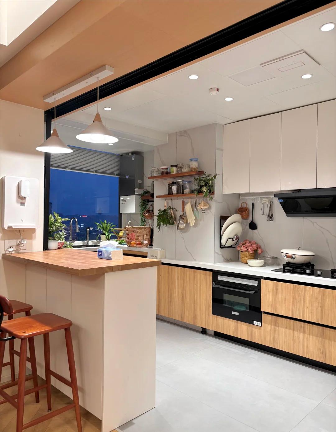 Căn nhà của Dương Vũ Anh, 53 tuổi, gây sốt: Decor sân vườn, bếp nhỏ, góc đọc sách đẹp như tạp chí- Ảnh 5. Căn nhà của Dương Vũ Anh, 53 tuổi, gây sốt: Decor sân vườn, bếp nhỏ, góc đọc sách đẹp như tạp chí- Ảnh 5.