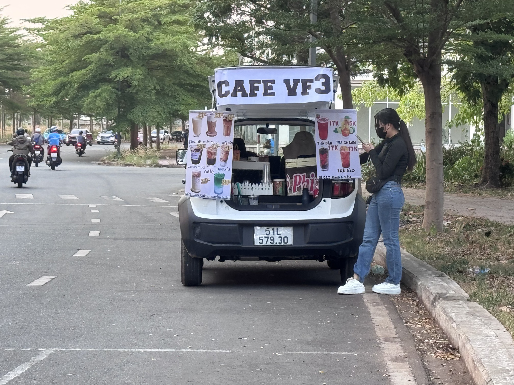 Mẫu MPV 7 chỗ mới nhất của VinFast gây bất ngờ cho giới chạy xe dịch vụ- Ảnh 2.