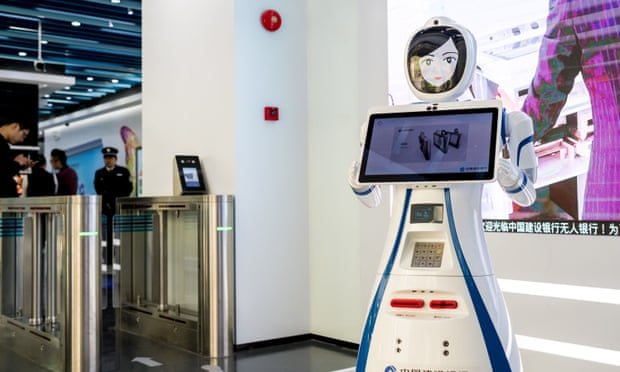 Kỳ lạ phòng giao dịch vắng vẻ nhưng dày đặc camera an ninh, nhân viên ngân hàng chưa một lần đi làm muộn, vui vẻ làm việc liên tục- Ảnh 1.