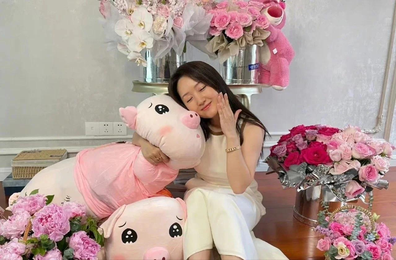 Căn nhà của Dương Vũ Anh, 53 tuổi, gây sốt: Decor sân vườn, bếp nhỏ, góc đọc sách đẹp như tạp chí- Ảnh 7. Căn nhà của Dương Vũ Anh, 53 tuổi, gây sốt: Decor sân vườn, bếp nhỏ, góc đọc sách đẹp như tạp chí- Ảnh 7.