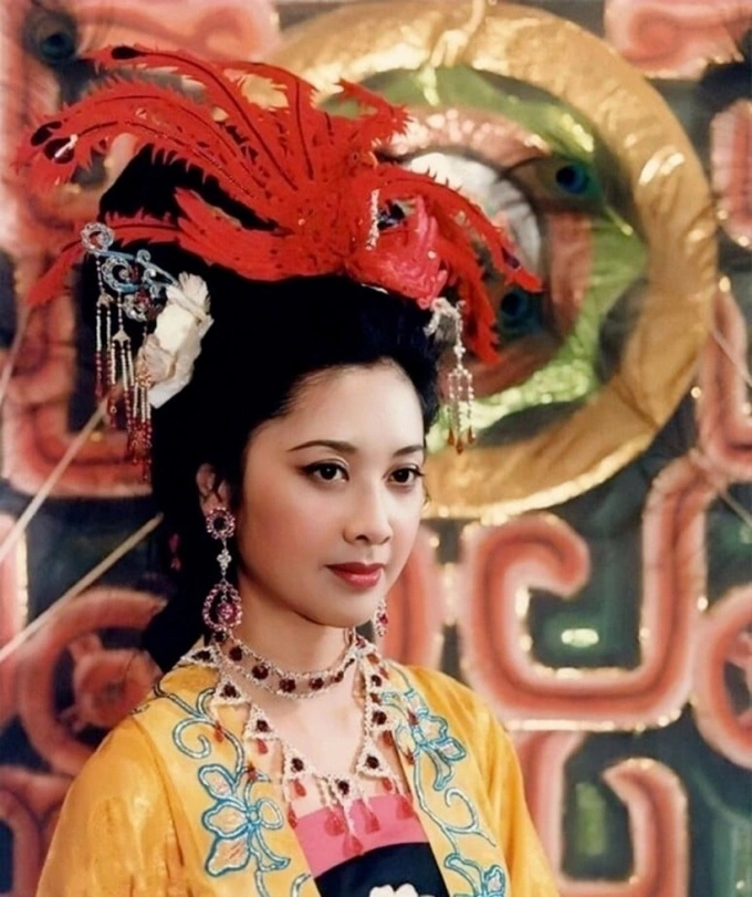 Mỹ nhân đẹp nhất "Tây du ký" U80 trẻ như 40: Có nguyên tắc ăn "1 ít, 1 nhiều" chống già, khỏe xương khớp, đi đứng nhanh nhẹn như thanh niên lại còn tràn đầy khí chất- Ảnh 3.